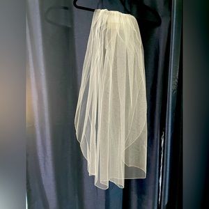 Bridal Veil in like new condition